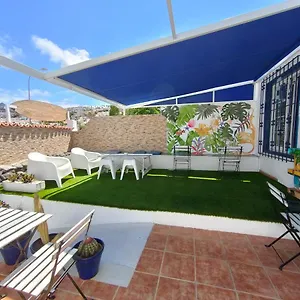 https://endless-summer-house.adeje-hotels.com